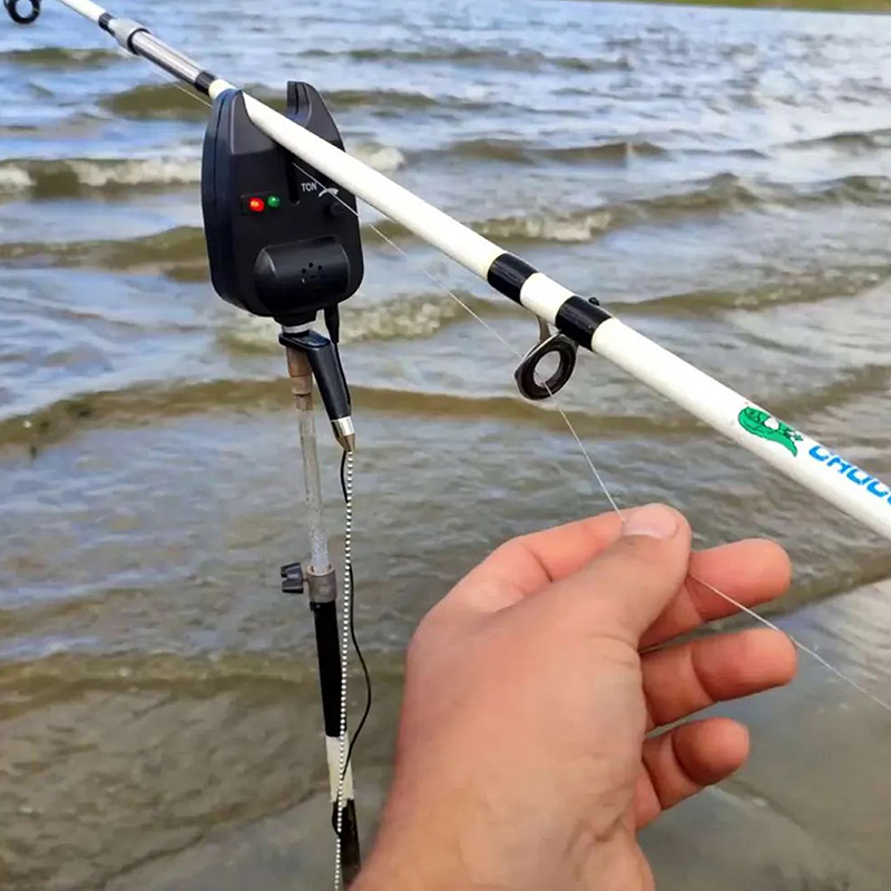 鯉釣り用バイトアラーム、LEDライト付きアナンシエーター、鯉 - Fishing Equipment Jet のレビューと価格